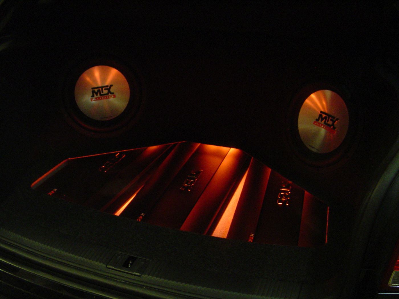 Audi A3 8P Carhifi Kofferraum Glasdesign