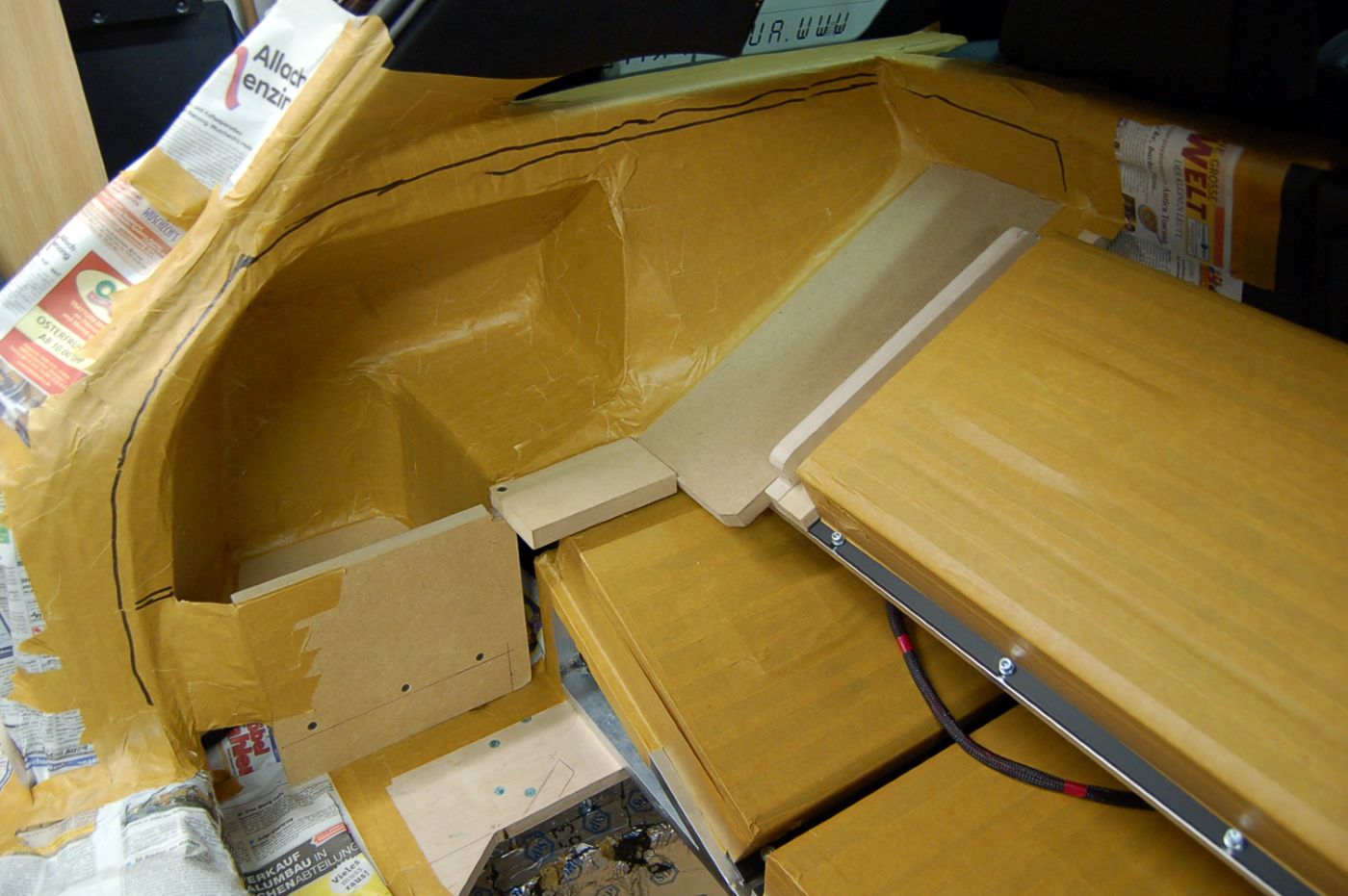 Audi A4 B7 GFK Subwoofer Gehaeuse