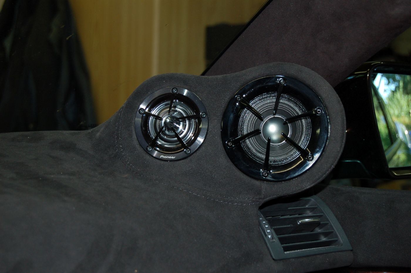 Audi A4 B7 High End Carhifi Alcantara Einbau