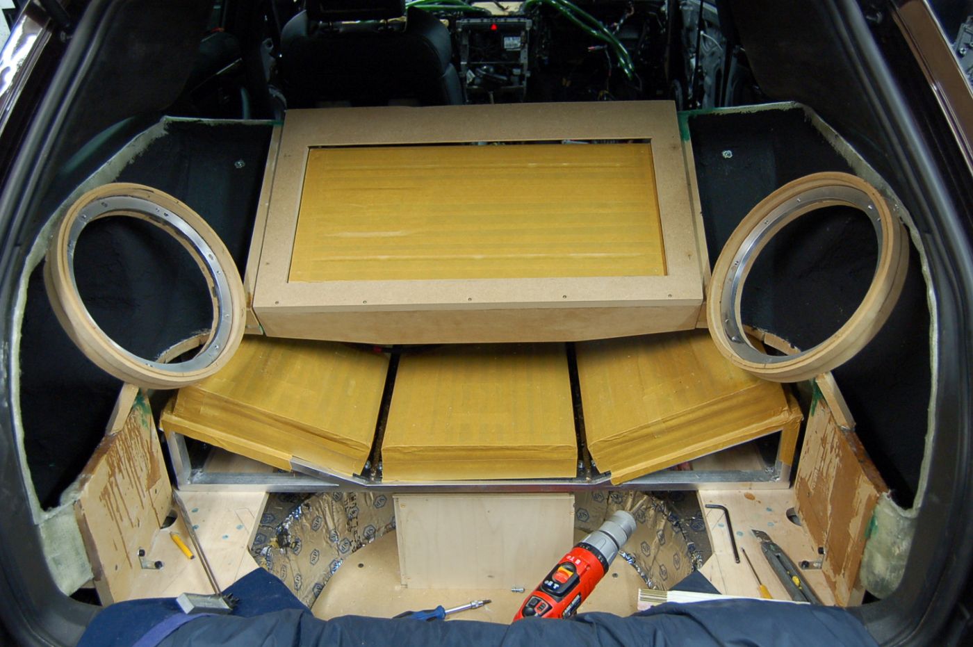Audi A4 B7 Pioneer ODR Verstaerker Installation