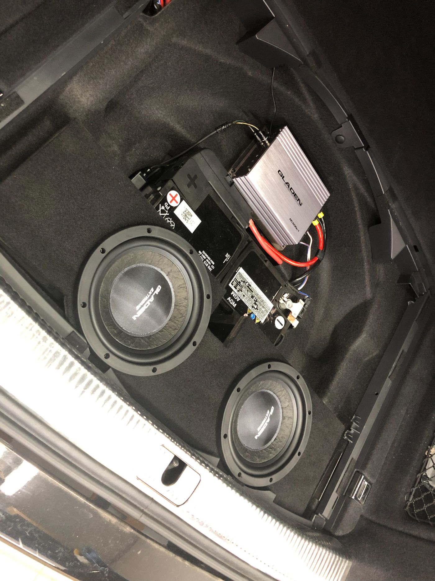 Audi A4 B9 Gladen 20 cm Subwoofer Installation