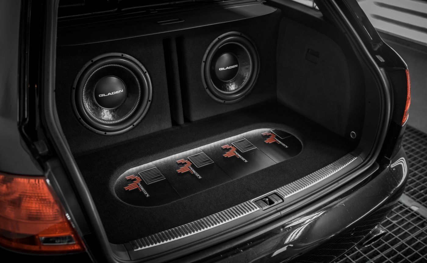 Audi RS 4 B7 Mosconi Verstaerker Installation