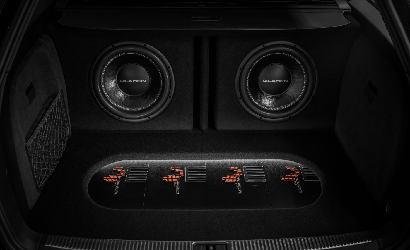 Audi RS 4 B7 Subwoofer Gladen Kofferraum