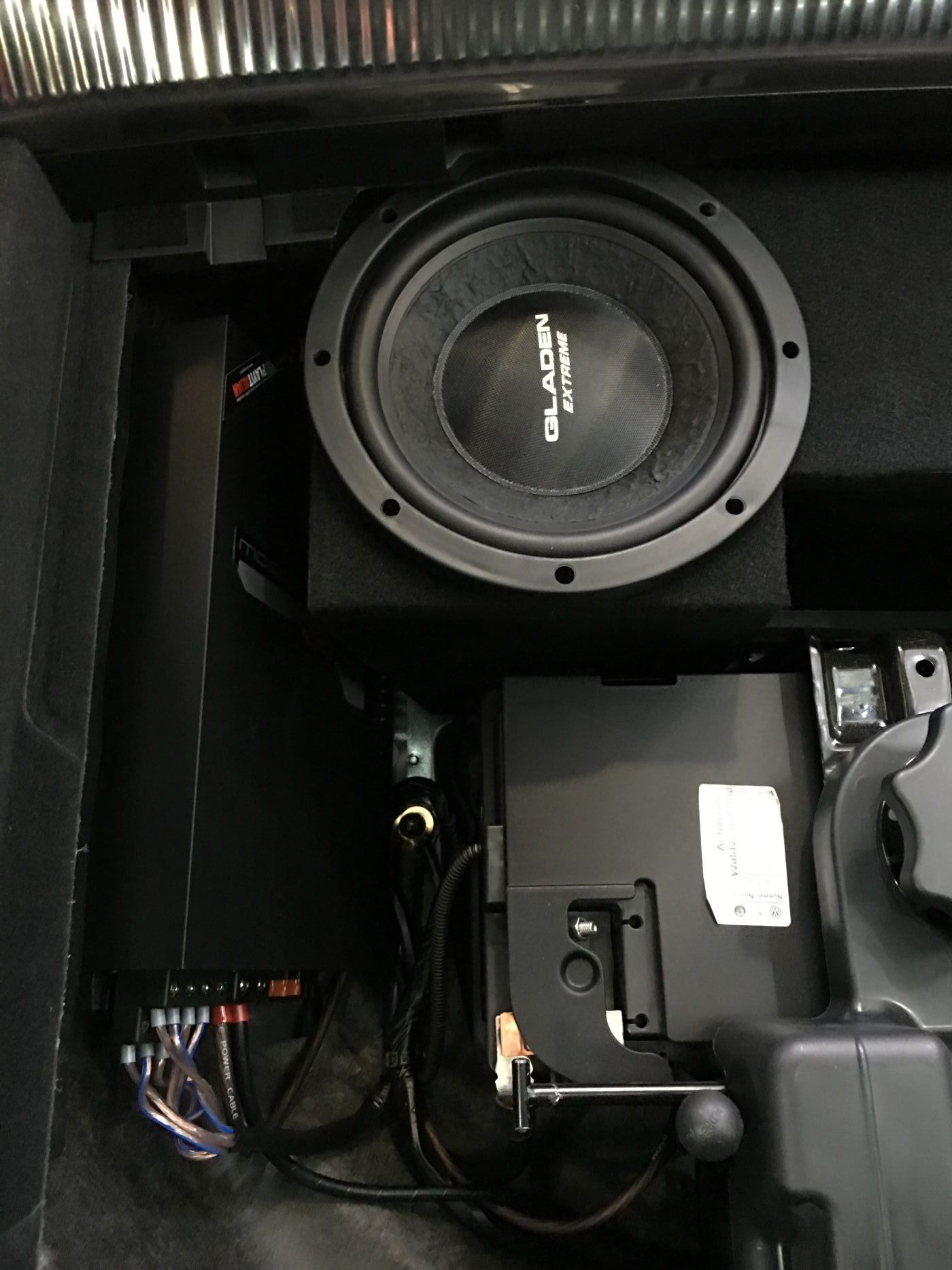 Audi A4 B9 Gladen Subwoofer Reserveradmulde
